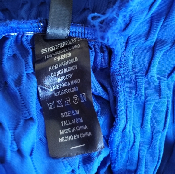 New Mix Biker Short, Butt Enhancing Yoga Shorts, Size Small/Medium Royal Blue. - Picture 4 of 5